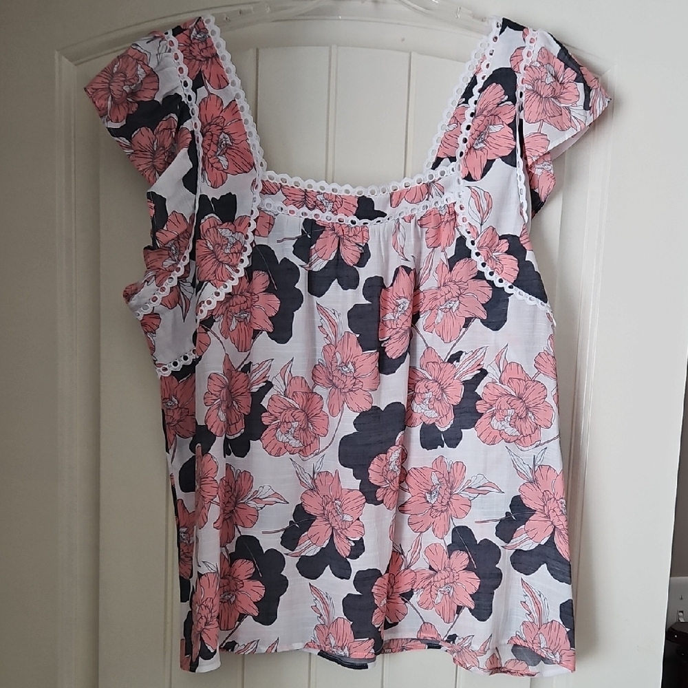 NWOT WOMENS TOP